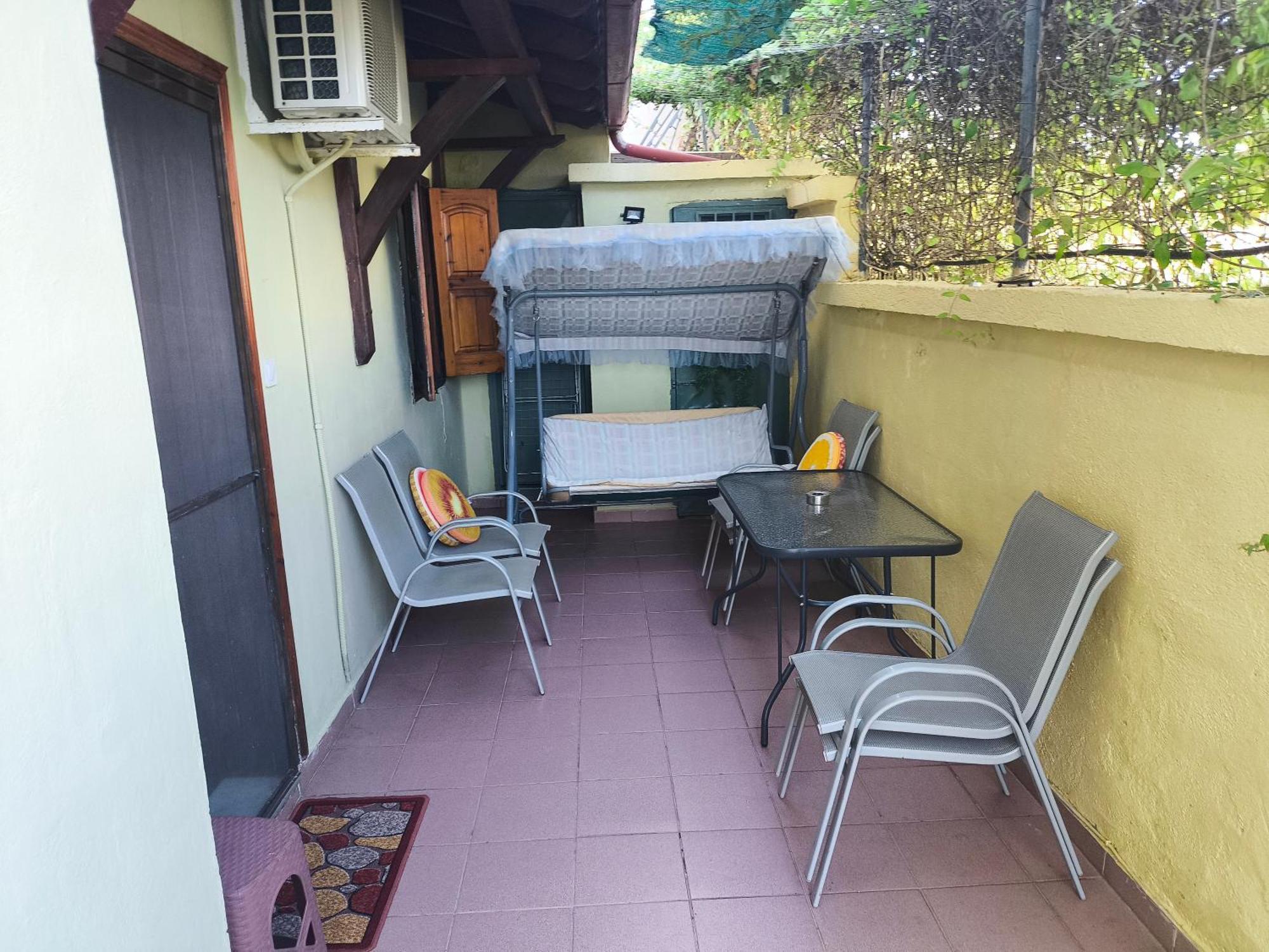 公寓 Vangel Backyard *
