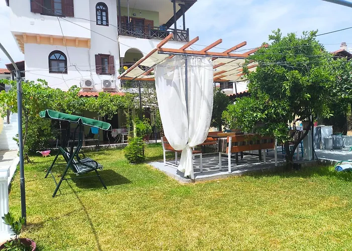 Vangel Backyard